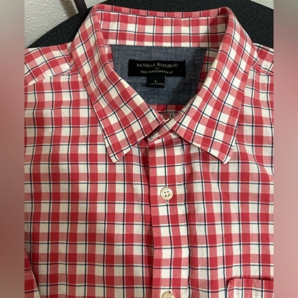 Banana Republic Men’s Plaid Red White Soft Wash Standard Fit Short Sleeve